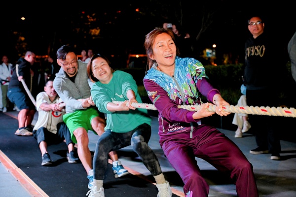 夜拔苏河，潮聚静安！城市水岸拔(bá)河(hé)赛(sài)传递城市生活新理念