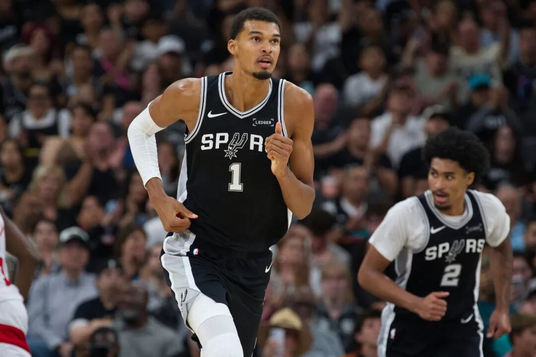 NBA | 杨(yáng)瀚(hàn)森背靠背仅得1分，约基奇三场三双创纪录