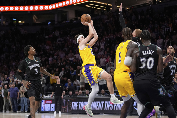 NBA | 约基奇70次三节三双历史第一，杨瀚森单场2分